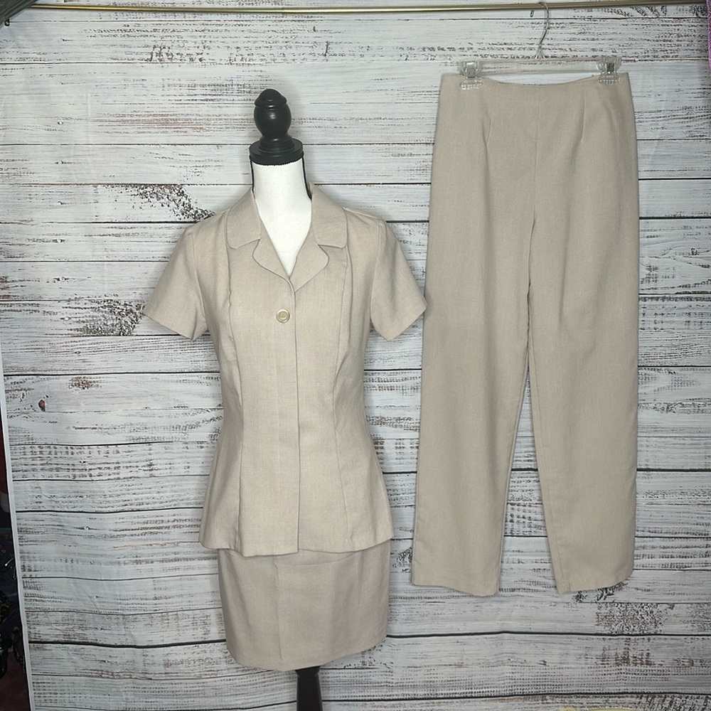 Elegant Beige Women's Pantsuit